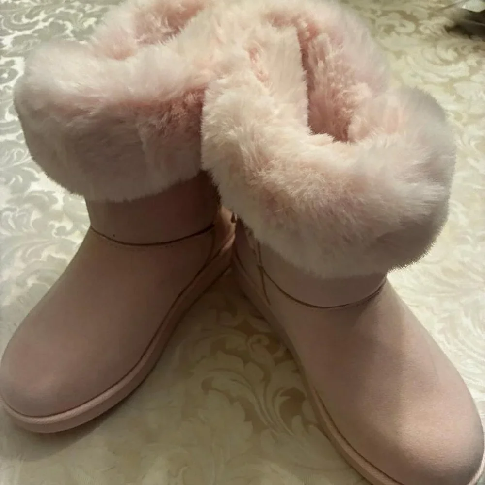 Juicy Couture Women's Pink Fur Winter Boots - SZ 6 - NEW; No Box